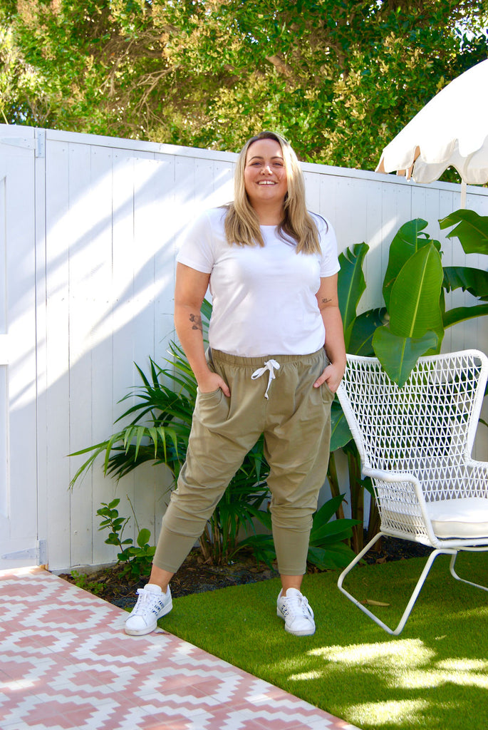 Khaki jogger pants online outfit