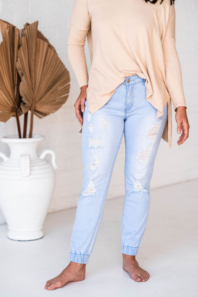 CASSIE JOGGER JEAN - RIPPED